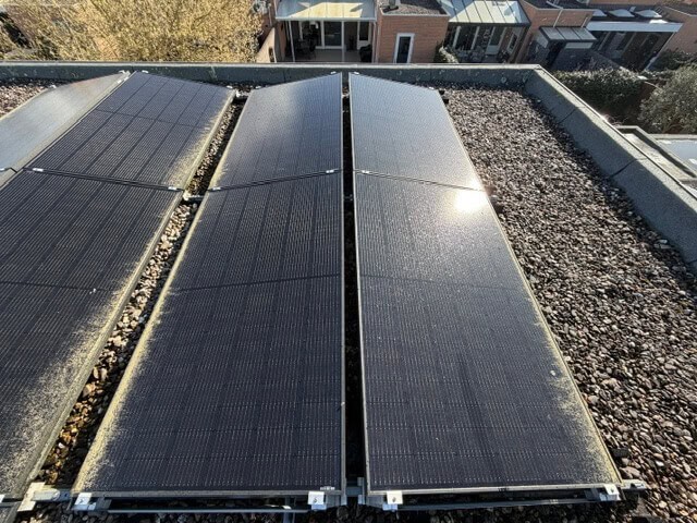 Zonnepanelen reinigen voor